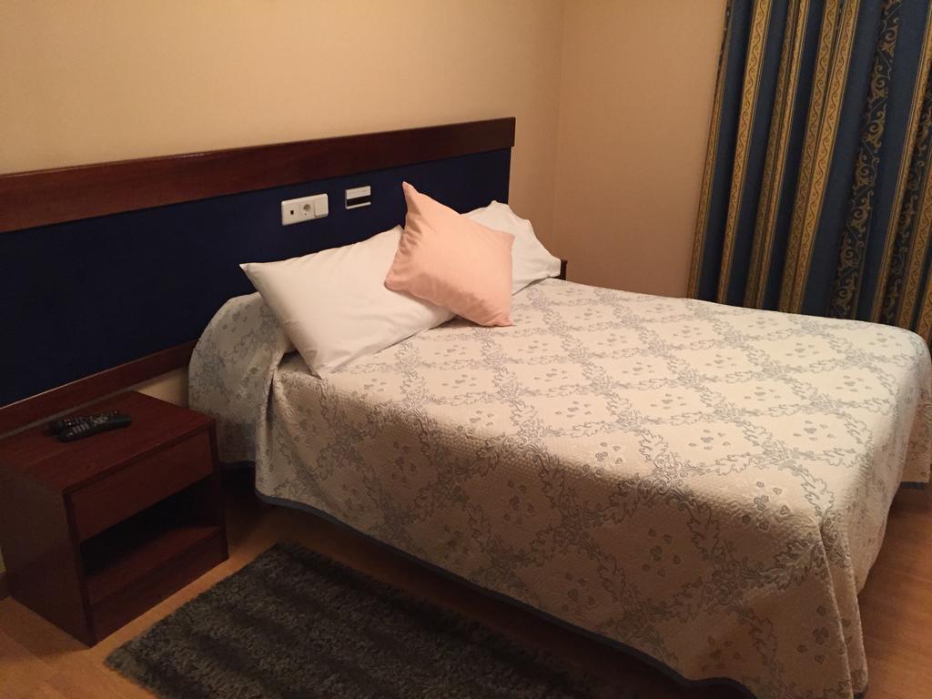 Hotel Santa Cruz Монтаос Номер фото